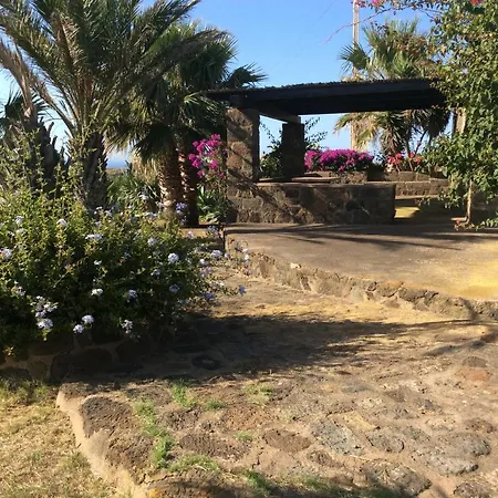 Holiday home Dammuso Degli Ulivi
